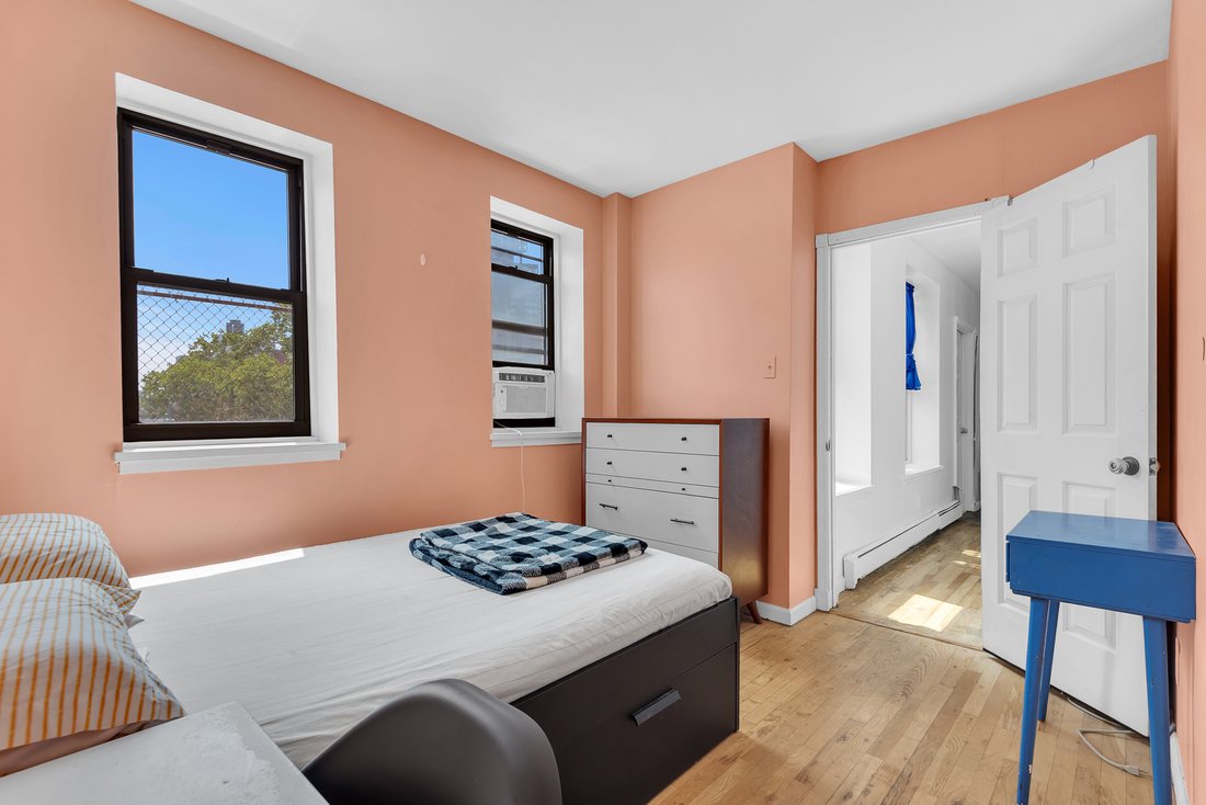 New York, New York, United States 4 - 18613383