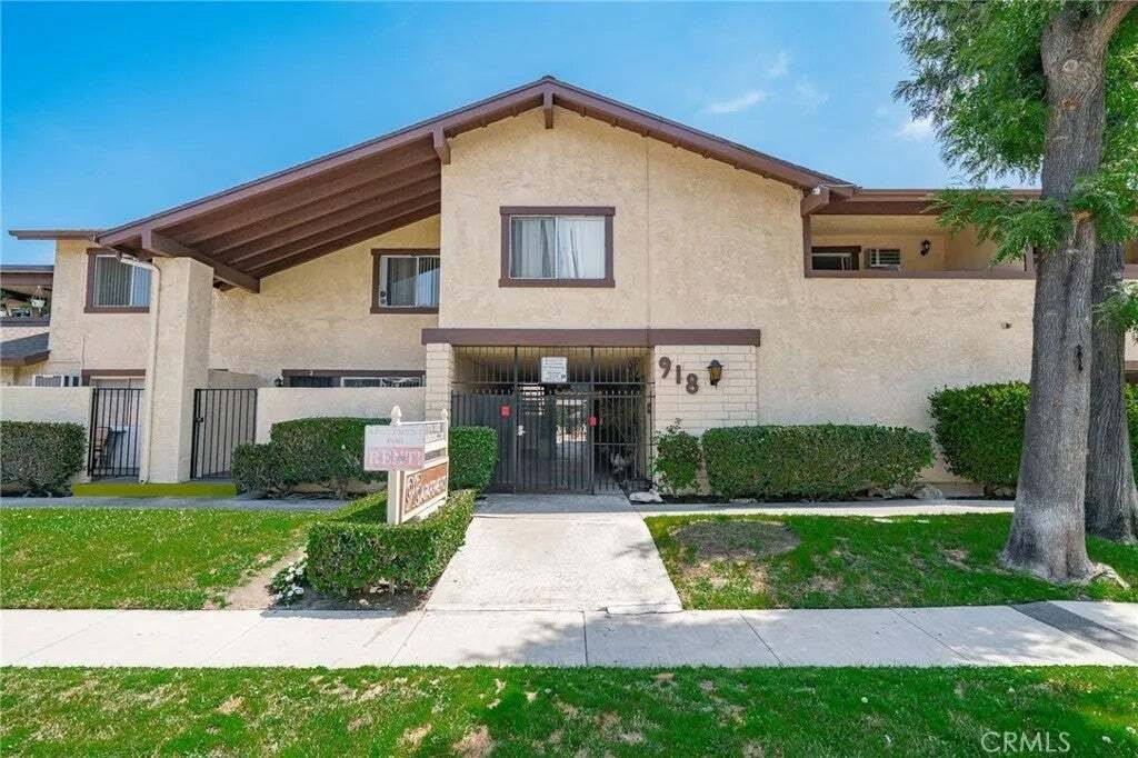 Orange, California, United States 3 - 18612857