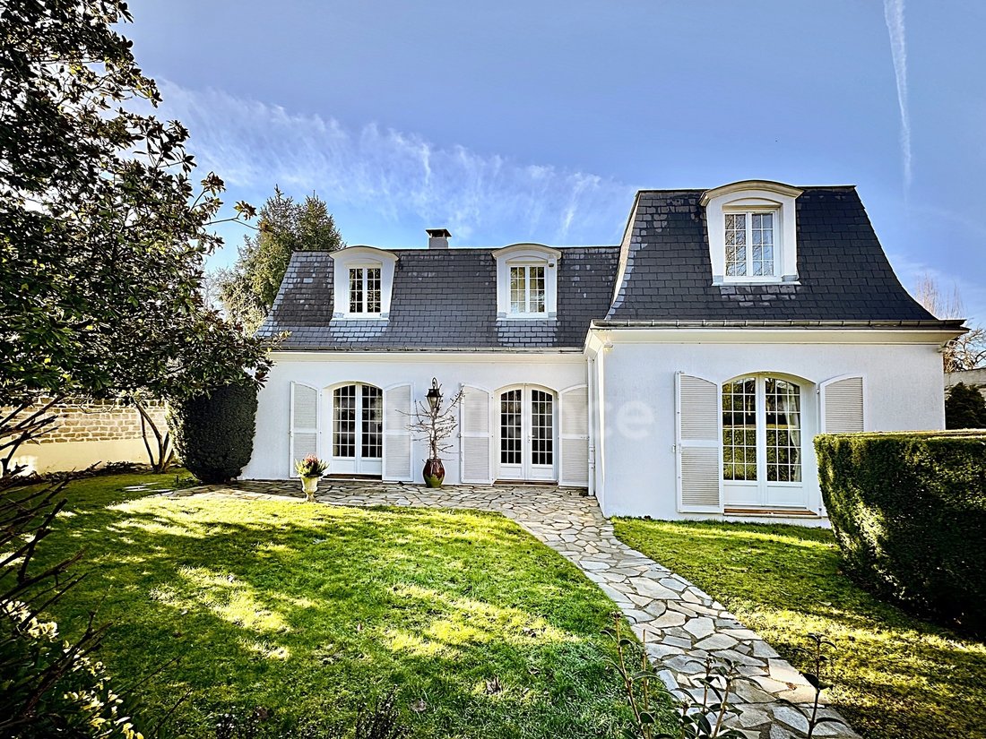 Maison à Chateau, Maisons-Laffitte, France 1 - 18354503