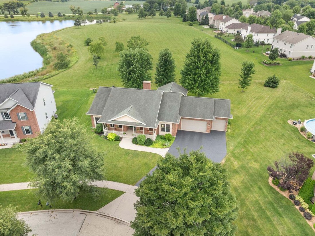 House in Pingree Grove, Illinois, United States 1 - 18612688
