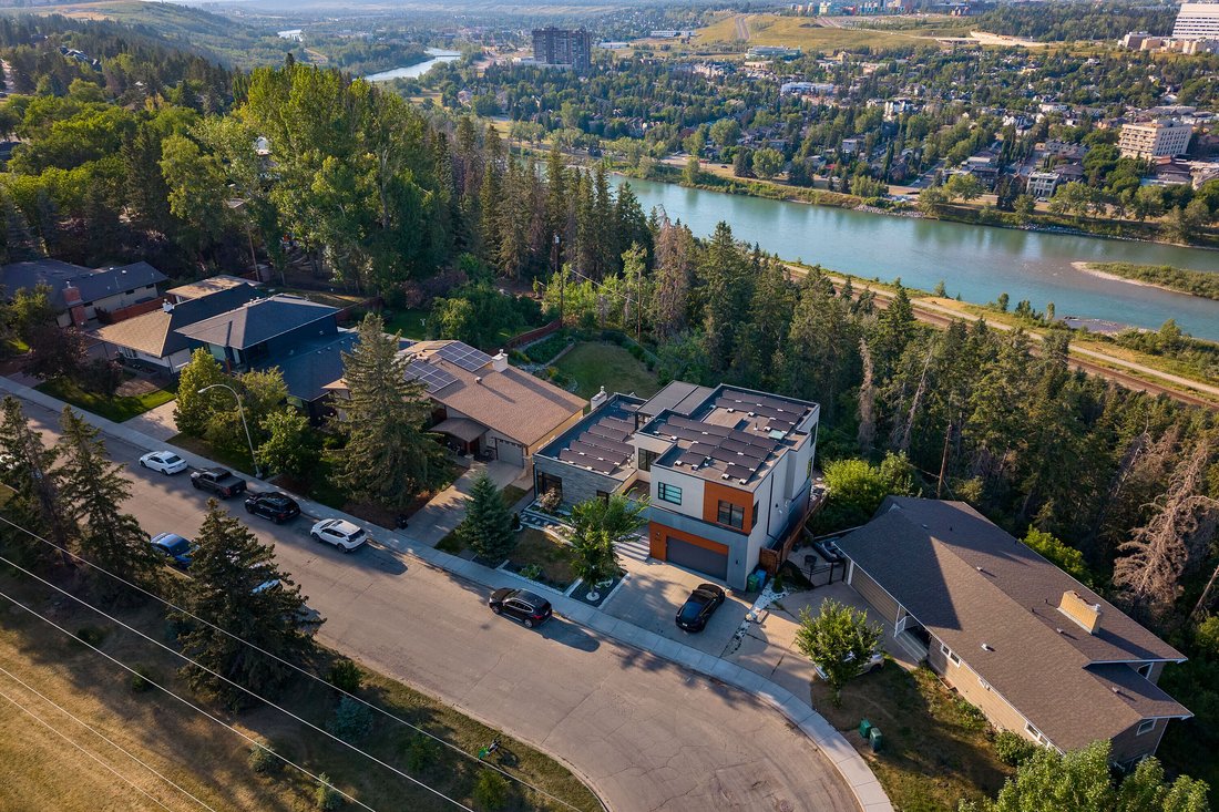 House in Calgary, Alberta, Canada 3 - 18610937