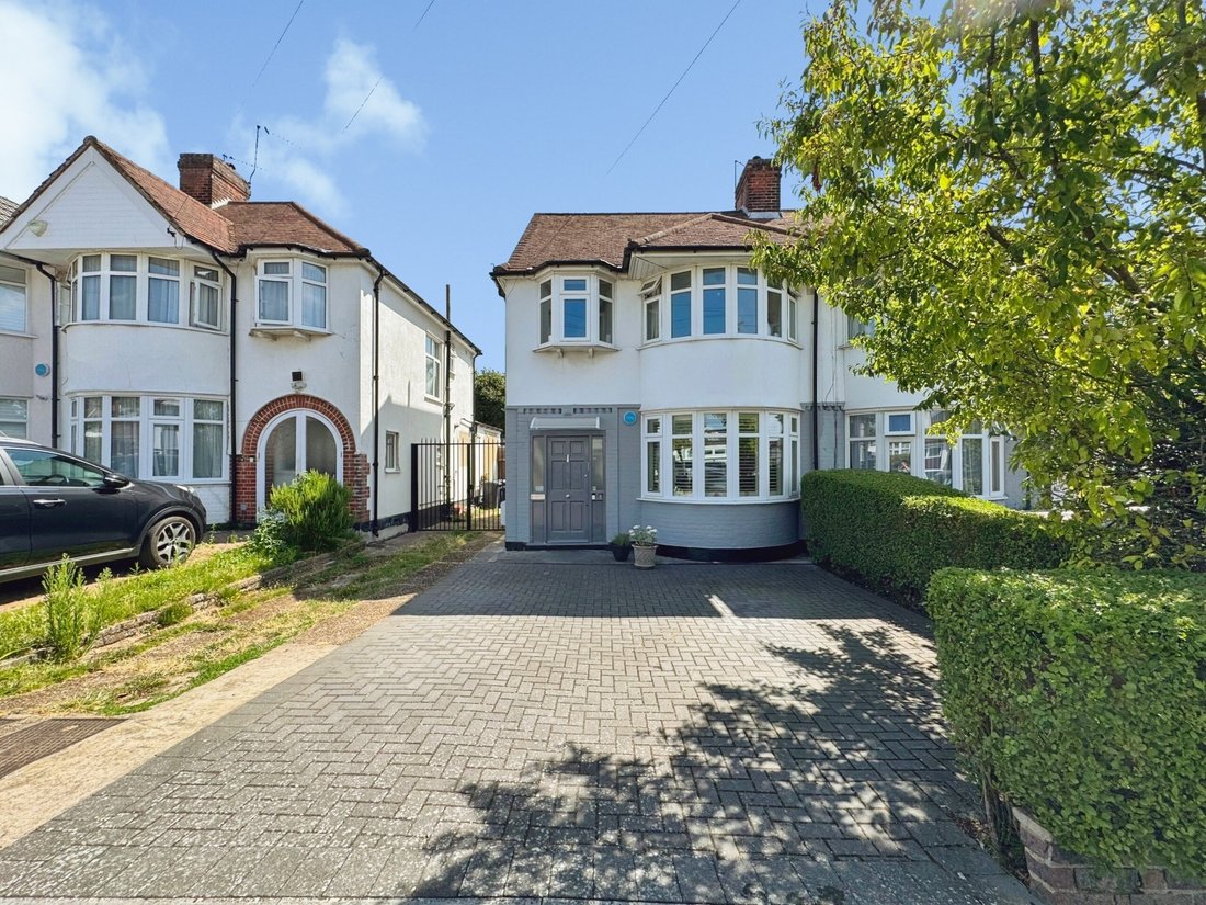 House in Edgware, Barnet, England 2 - 18611692