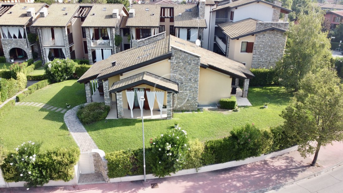 House in Rivoltella, Desenzano del Garda, Lombardy 2 - 18613974