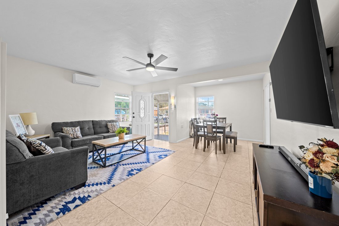 House in Lynwood, California, United States 4 - 18610359