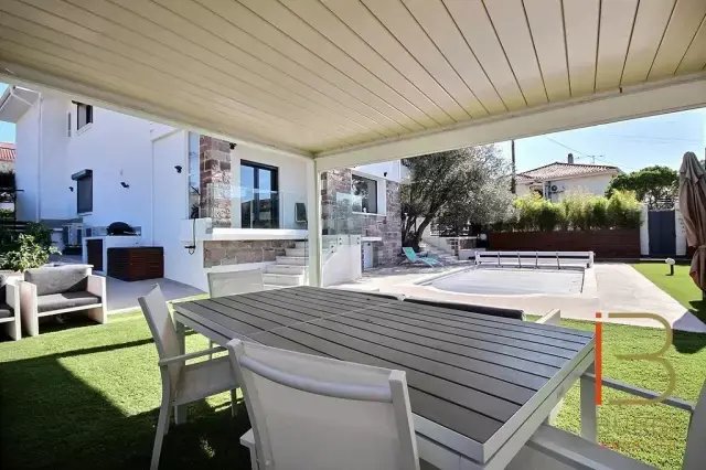 Villa in Le Dramont-Agay-Anthéor-Le Trayas, Saint-Raphaël, France 4 - 15694079
