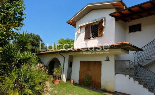 Country House in Pietrasanta, Tuscany, Italy 1
