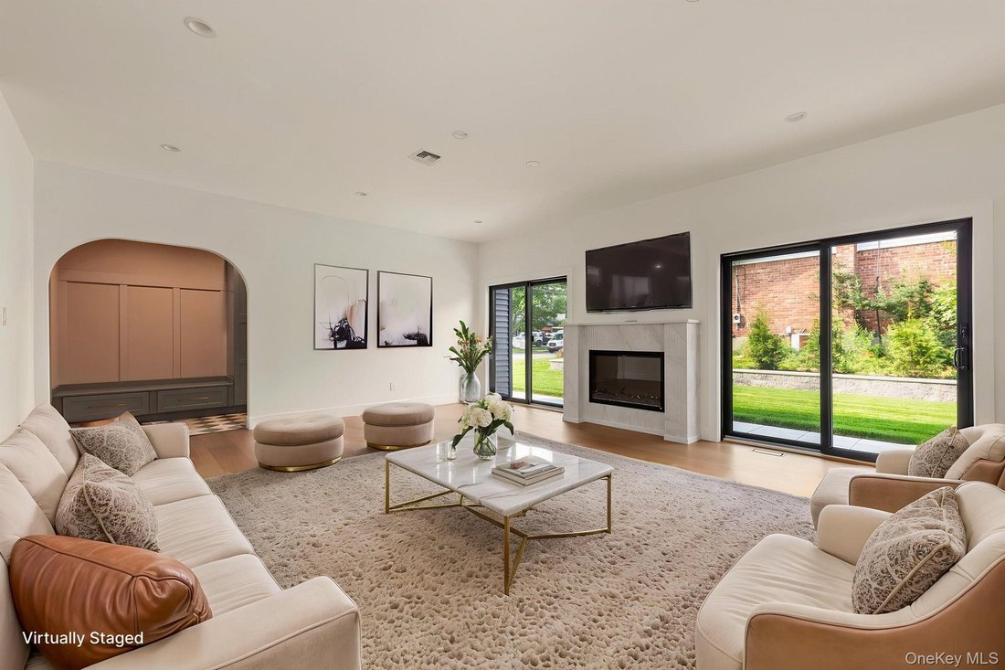 House in East Meadow, New York, United States 3 - 17435529