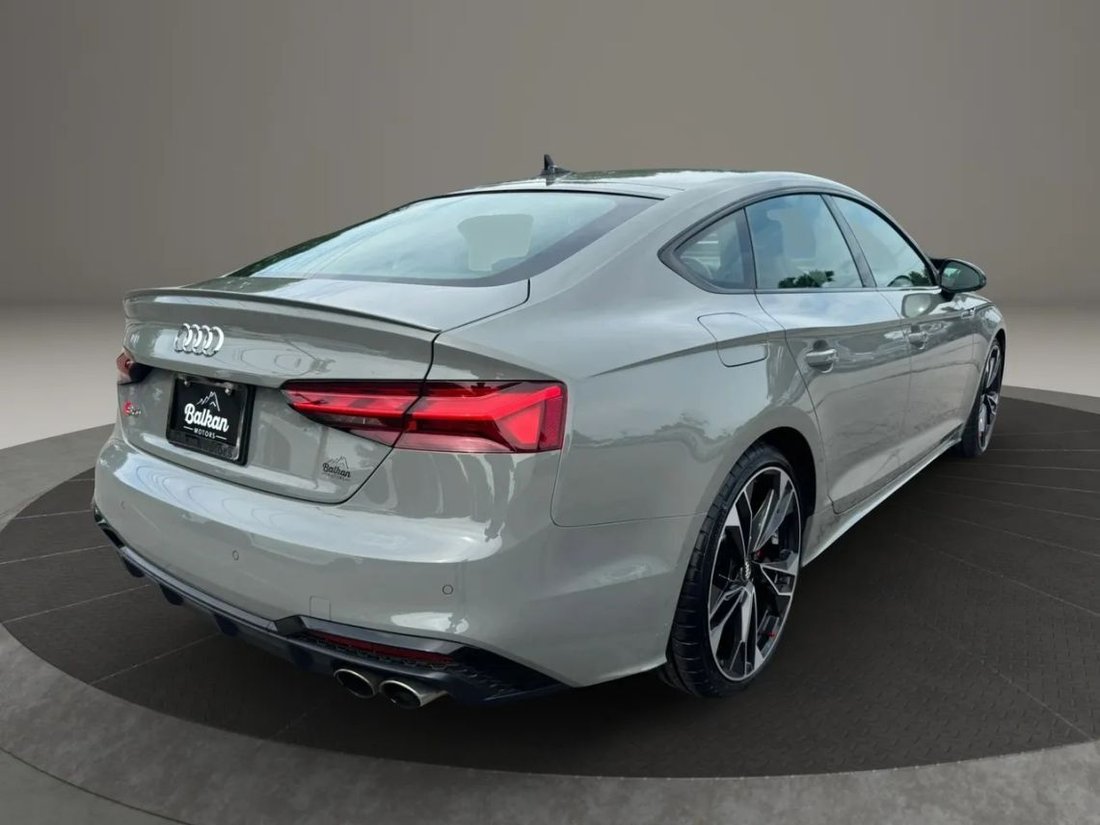 Sedan in East Rochester, NY, United States 5 - 18614457