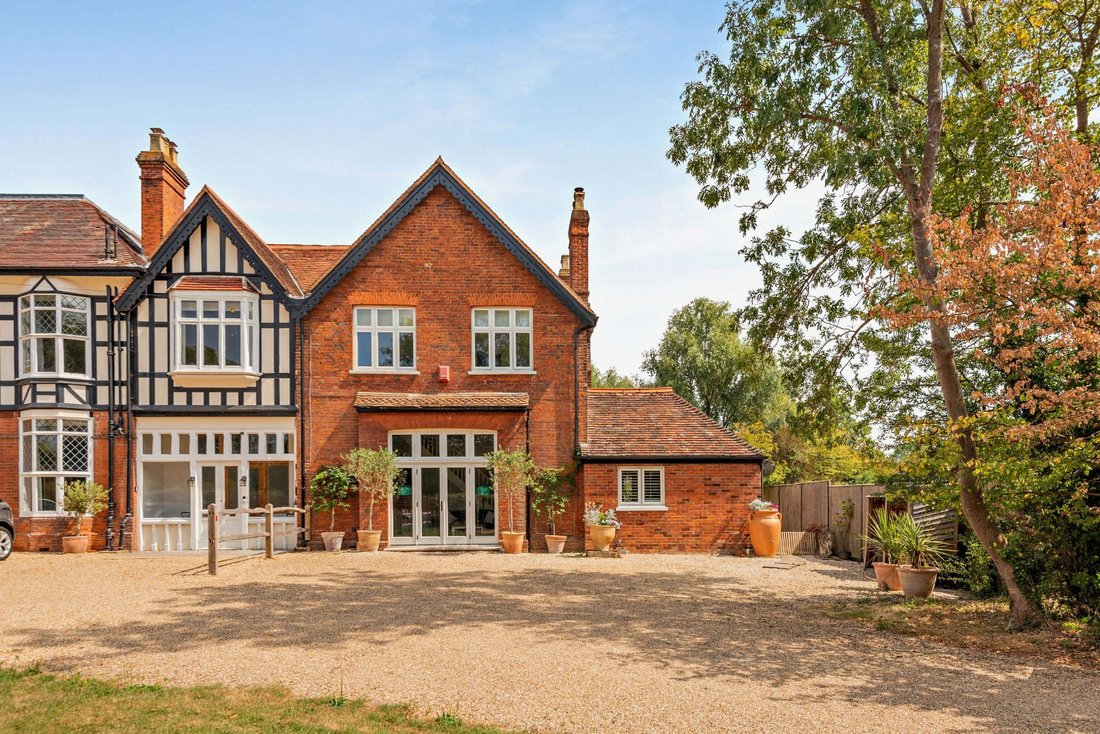 House in Maidens Green, Winkfield, England 1 - 18612042