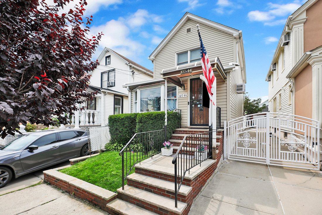 House in New York, New York, United States 2 - 18610760