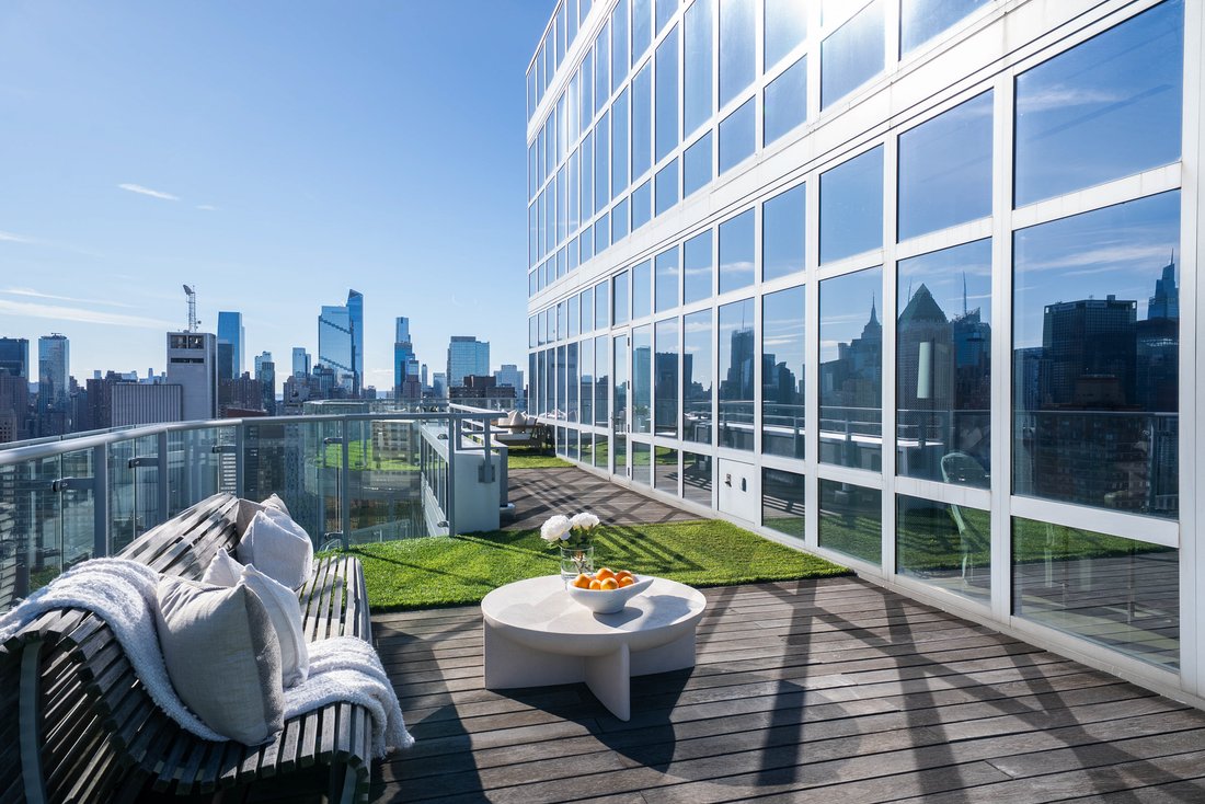 New York, New York, United States 5 - 18613563