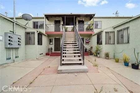 Los Angeles, California, United States 3 - 18610128