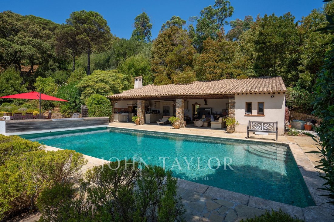 Estate in La Croix-Valmer, Provence-Alpes-Côte d'Azur, France 3 - 18610957