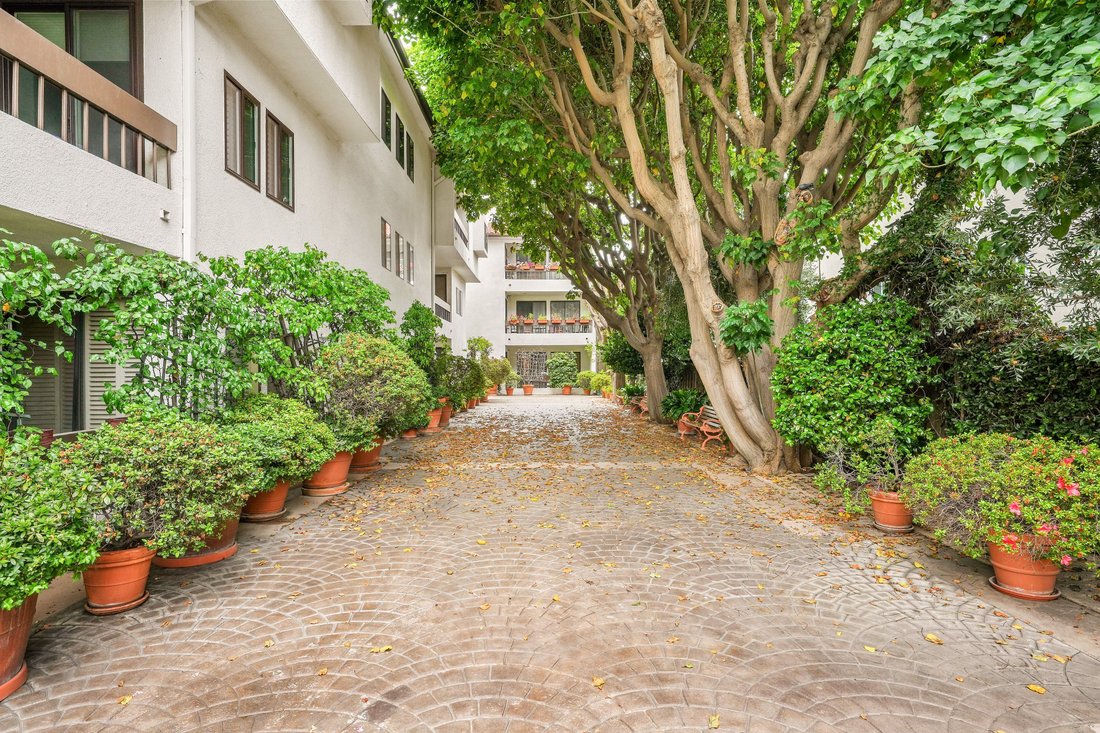 Condo in Los Angeles, California, United States 2 - 18611344