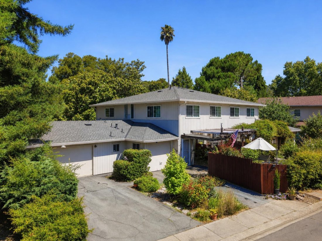 Scotts Valley, California, United States 1 - 18615704