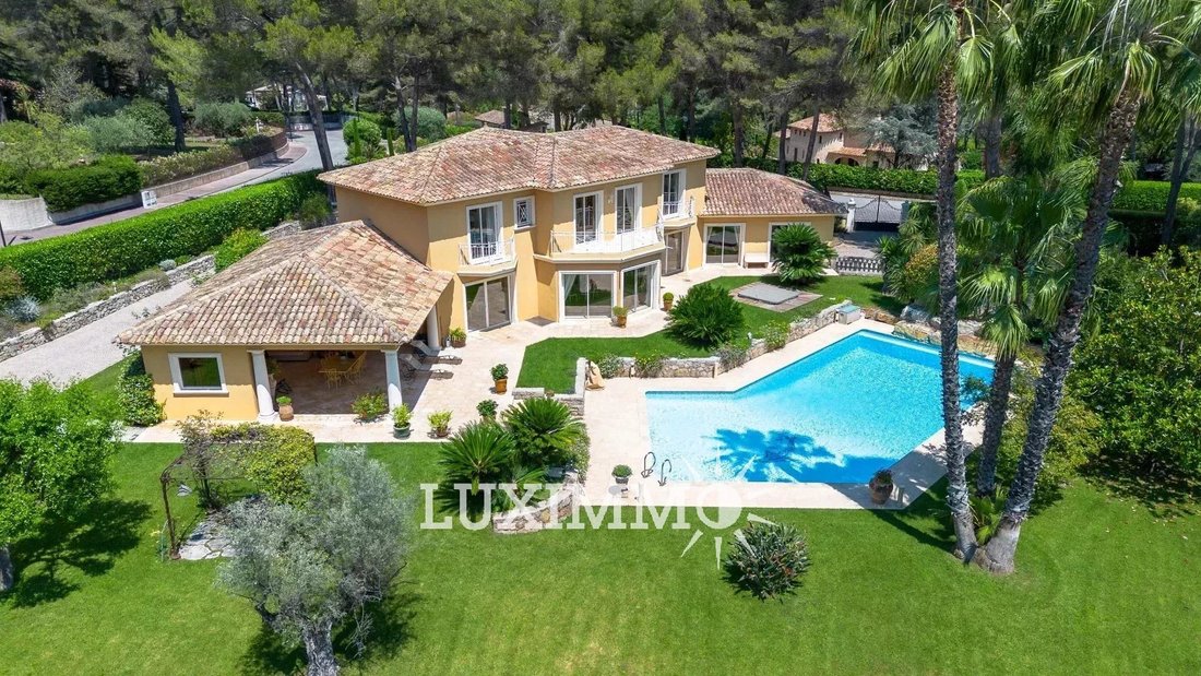 Villa in Mougins, Provence-Alpes-Côte d'Azur, France 1 - 13734086