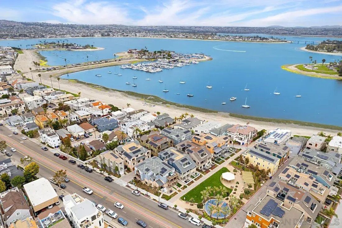 Condo in San Diego, California, United States 1 - 18613079