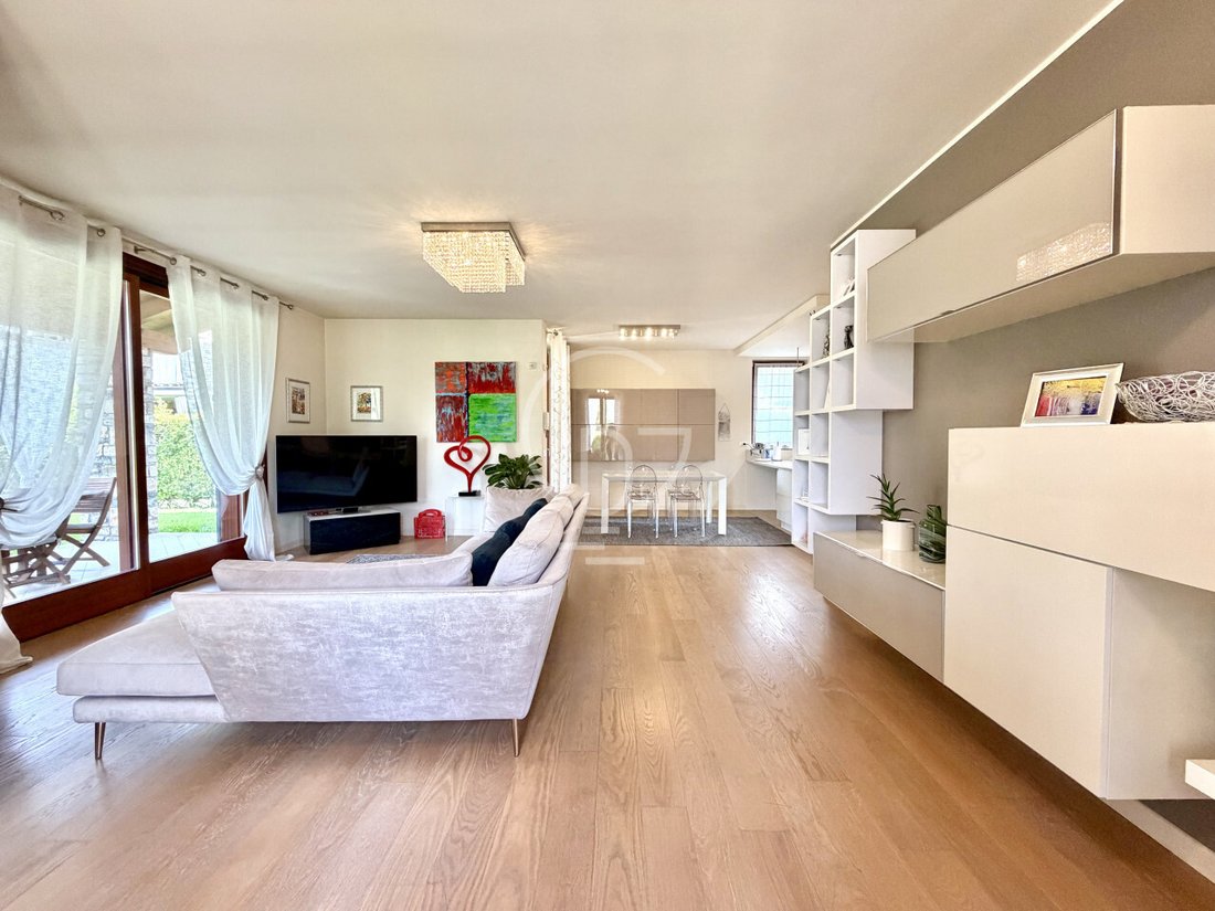 House in Rivoltella, Desenzano del Garda, Lombardy 4 - 18613974