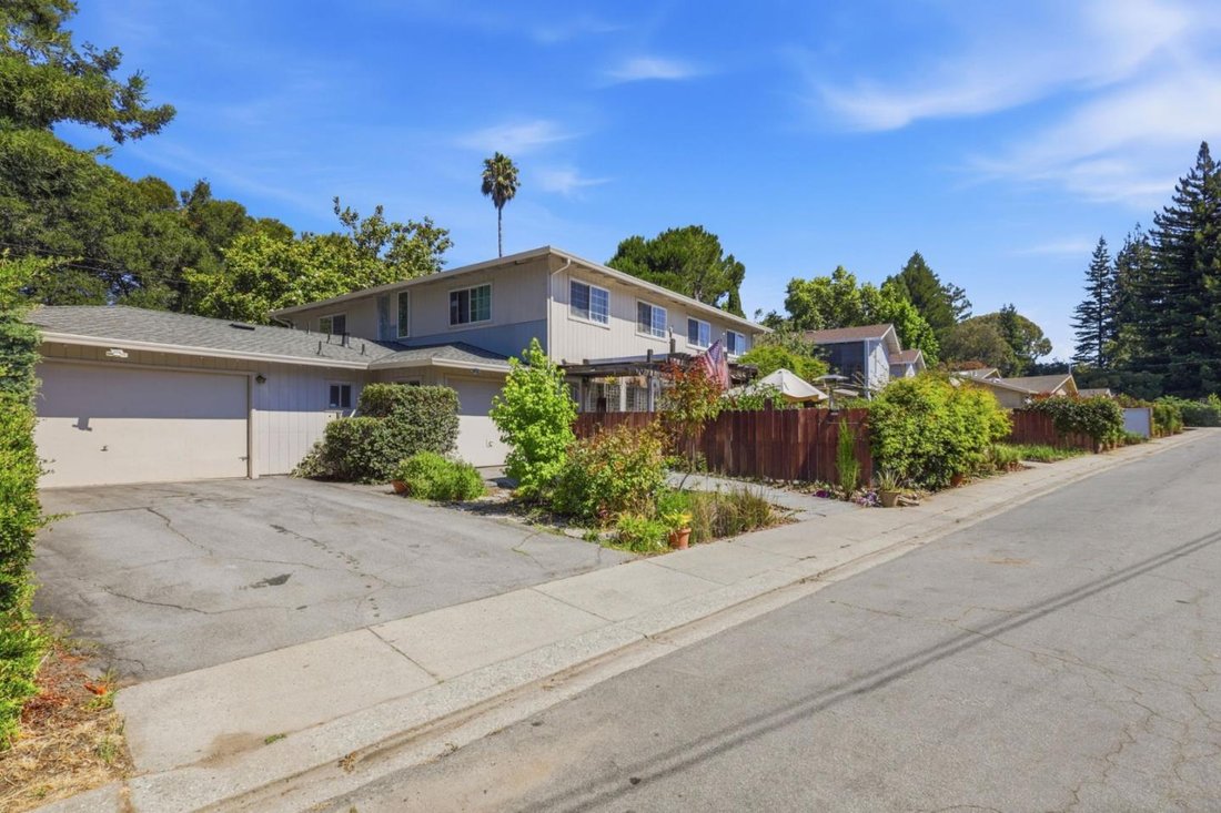 Scotts Valley, California, United States 3 - 18615704