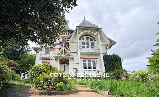 House in La Tour d'Auvergne, Saint-Brieuc, France 1
