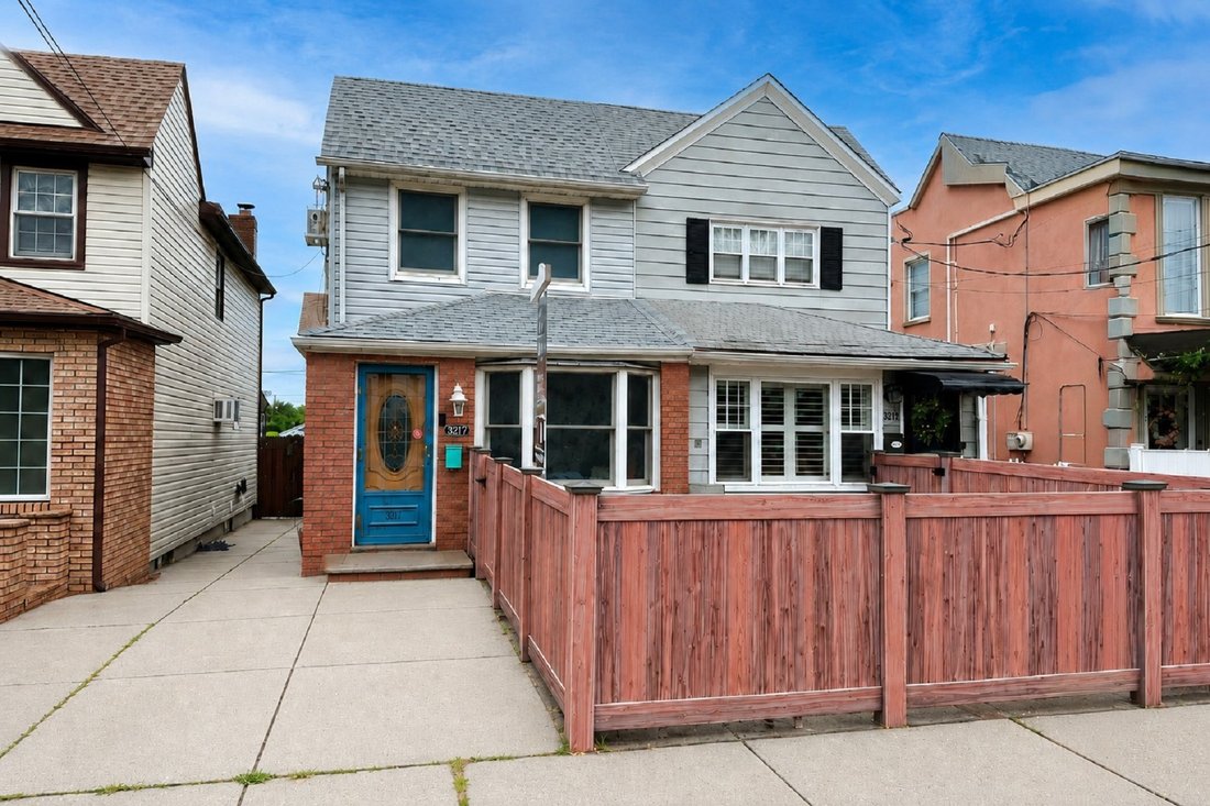 House in New York, New York, United States 1 - 18610773