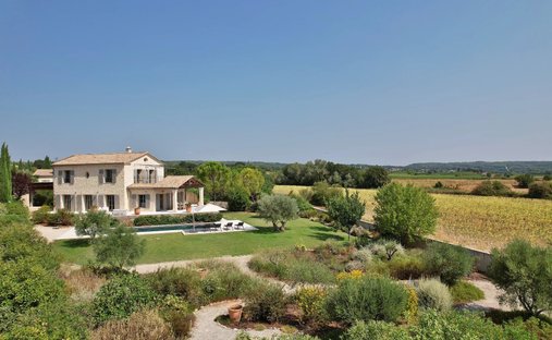 Maisons de campagne à Uzès, Occitanie, France 1