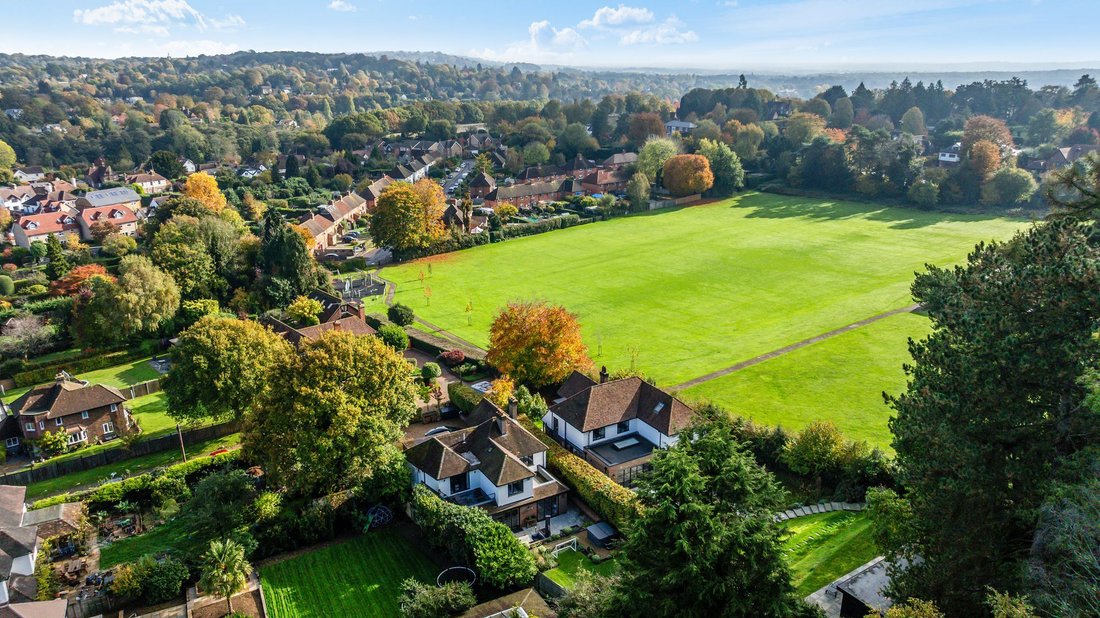 House in Limpsfield, England 2 - 18609159
