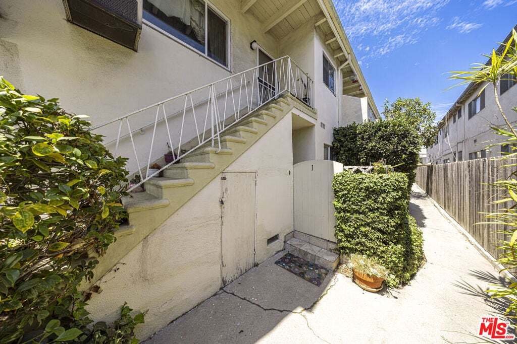 Los Angeles, California, United States 5 - 18615382