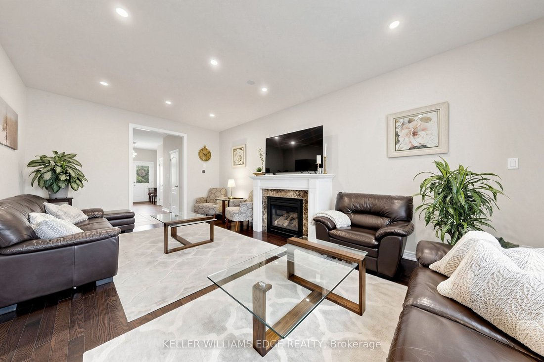 House in Hamilton, Ontario, Canada 5 - 18609678