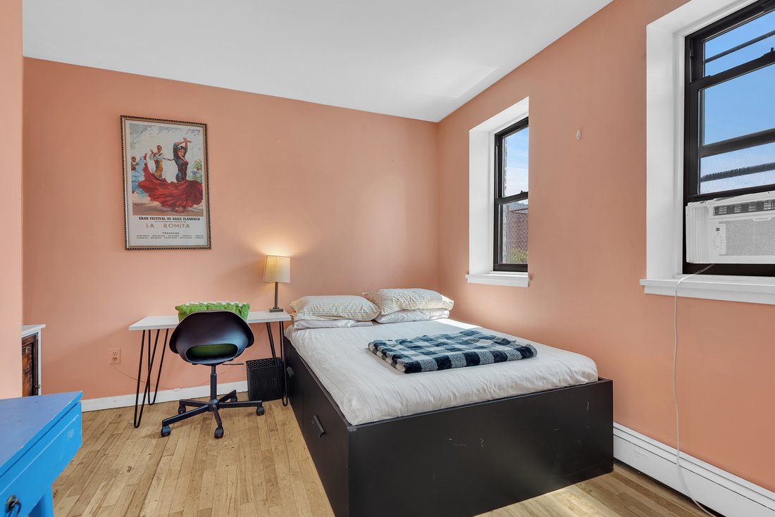 New York, New York, United States 3 - 18613383