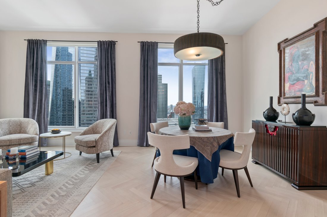 New York, New York, United States 1 - 18613566