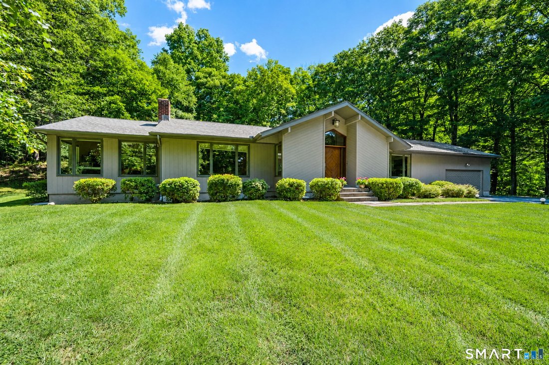 House in Hamden, Connecticut, United States 2 - 18615466