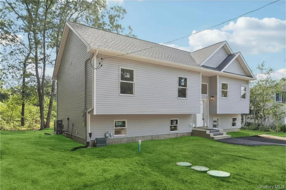 House in East Patchogue, New York, United States 2 - 17820477