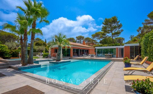 Villa in Hauts de Saint Jean-Hauts de l'Aubarede, Le Cannet, France 1