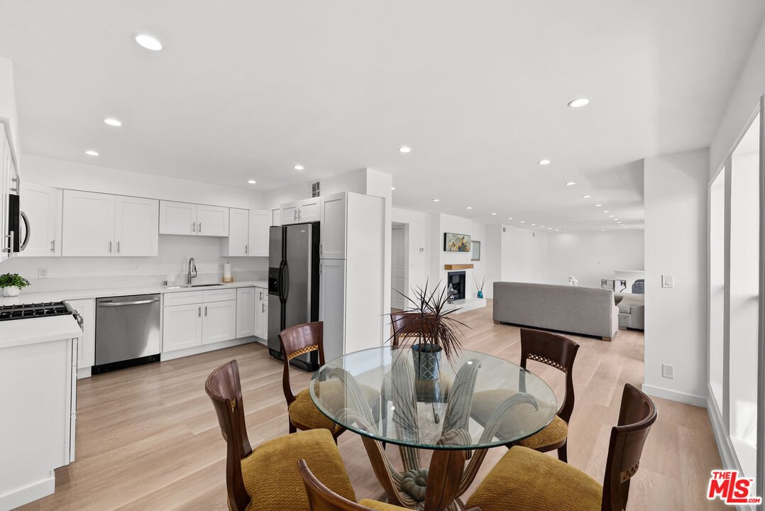 Condo in Los Angeles, California, United States 5 - 18613231