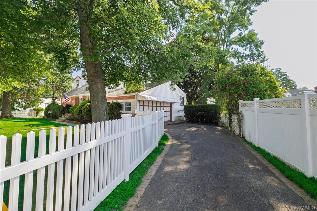 House in Bellmore, New York, United States 4 - 18610281