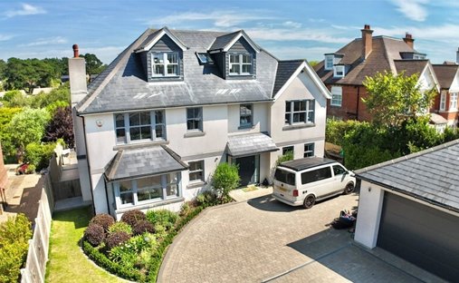House in Milford on Sea, England 1