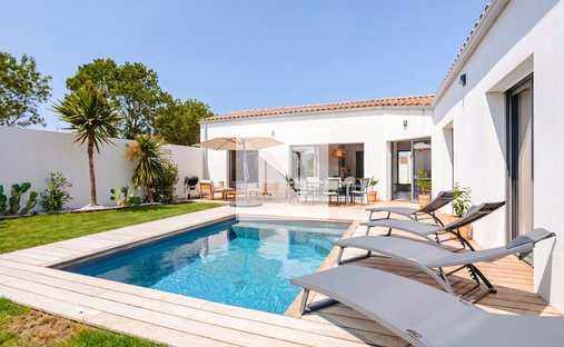 Villa in Bourg, Lagord, France 1