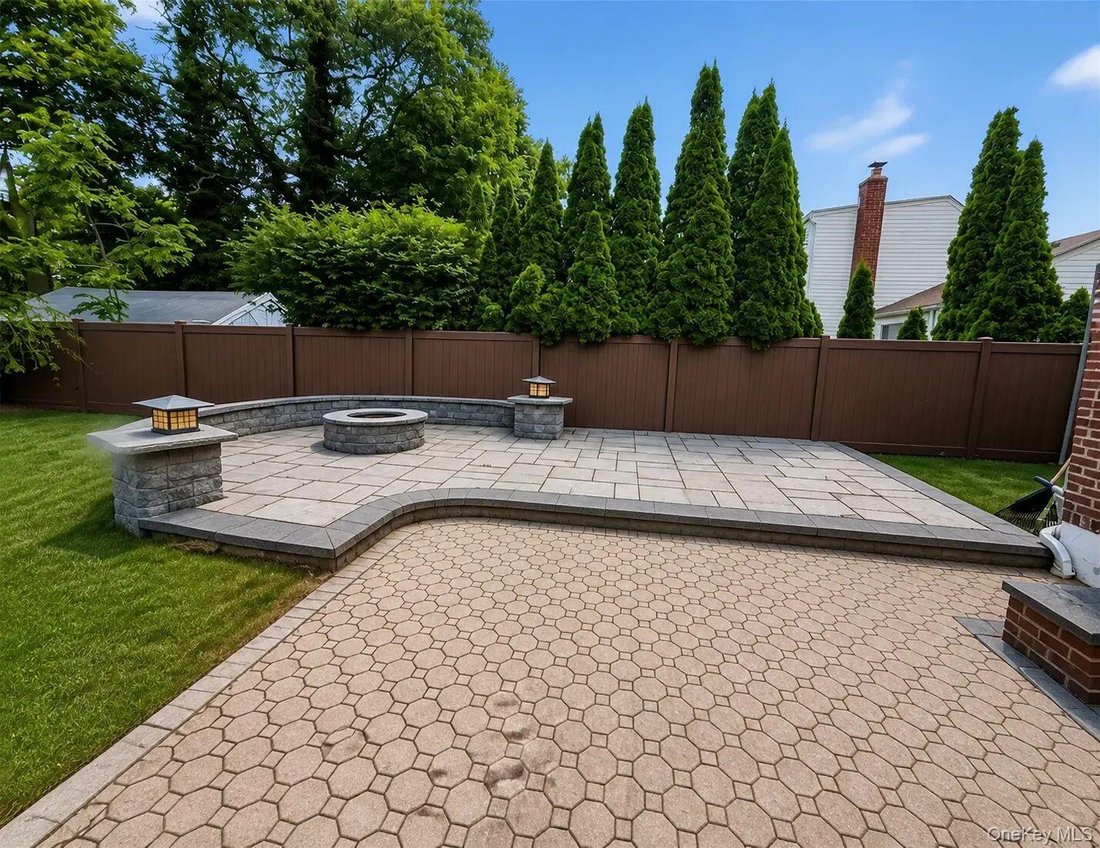 House in East Meadow, New York, United States 3 - 18263857