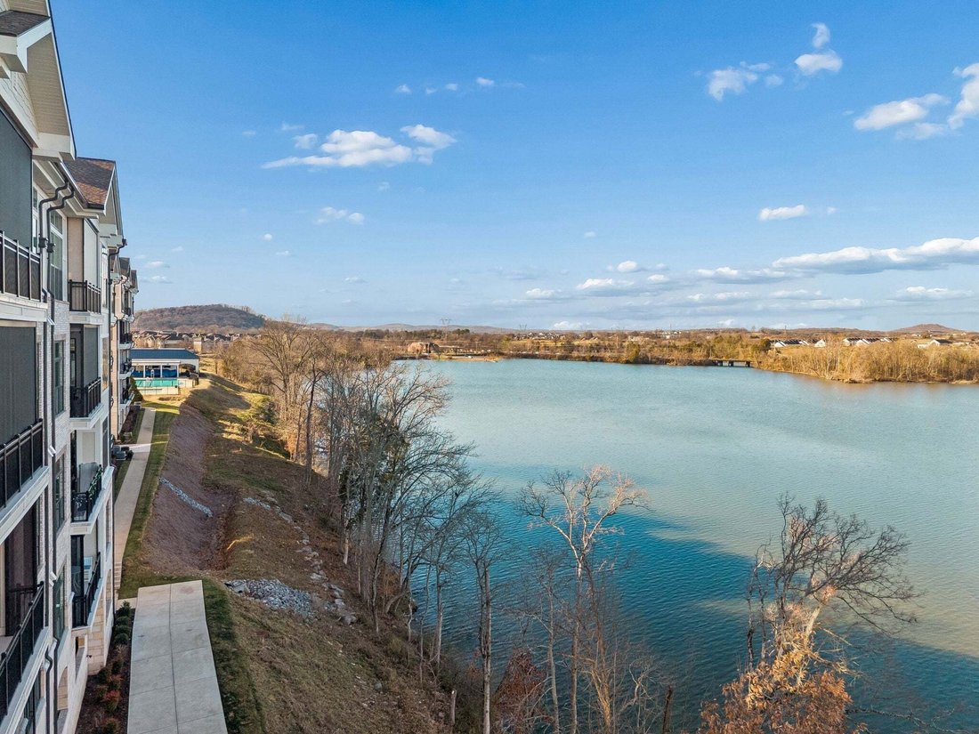 Condo in Gallatin, Tennessee, United States 3 - 18615256