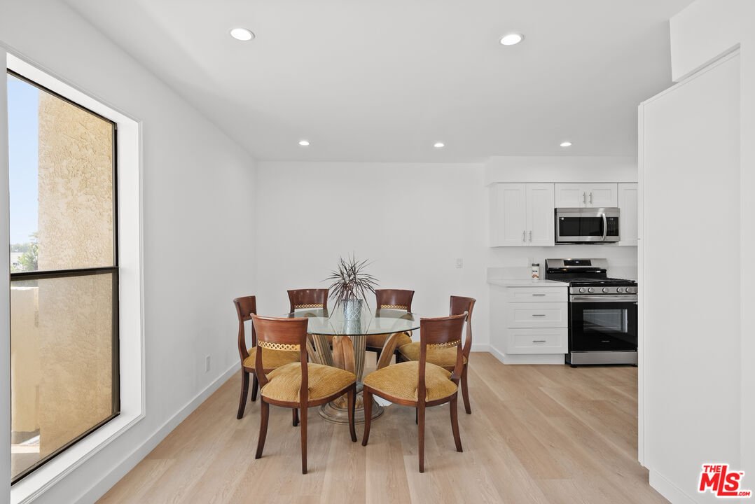 Condo in Los Angeles, California, United States 4 - 18613231