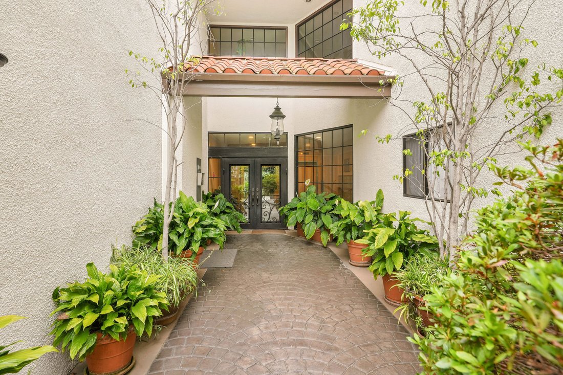 Condo in Los Angeles, California, United States 3 - 18611344