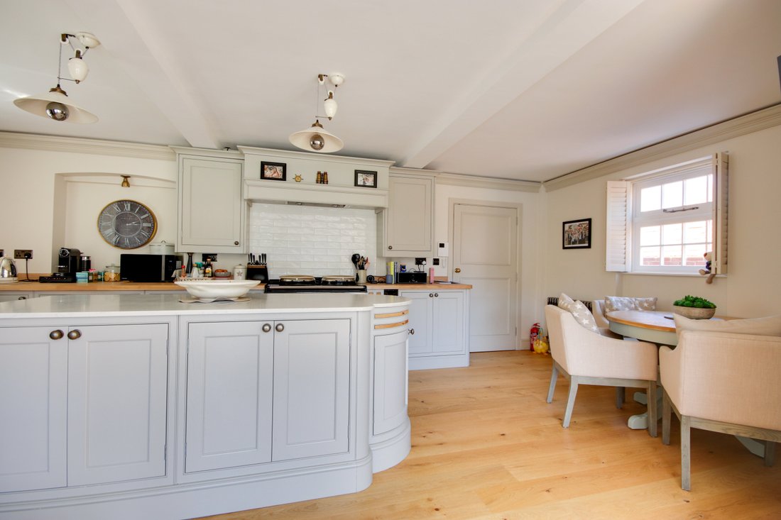 House in Lymington, England 5 - 18615292