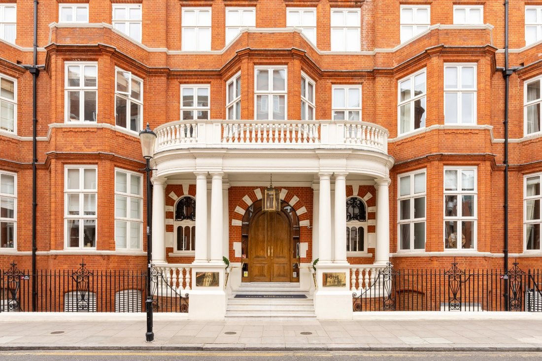 Apartment in Brompton, Kensington And Chelsea, England 2 - 18609245