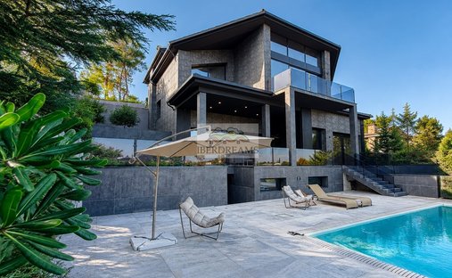 Chalet in Bellaterra, Cerdanyola del Valles, Catalonia 1