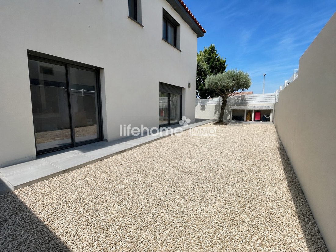 Villa in Balaruc-les-Bains, Occitania, France 2 - 18229224
