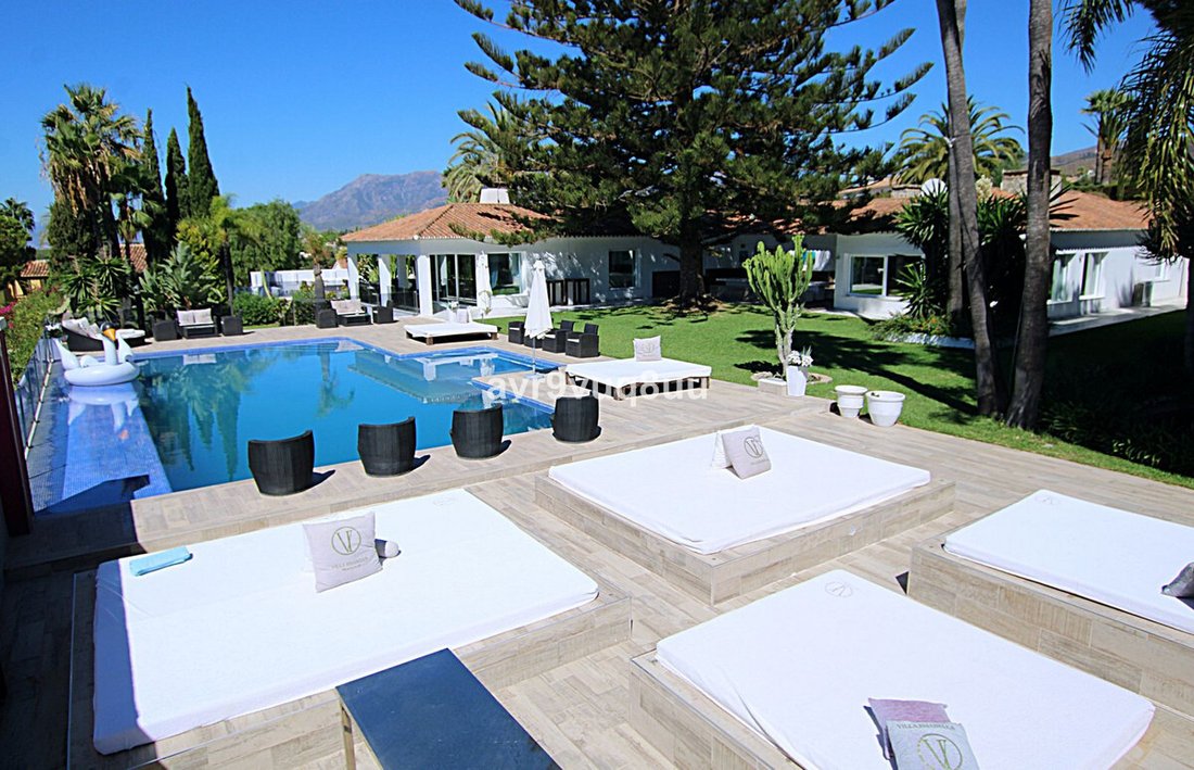Villa in Elviria-Cabopino, Marbella, Spain 1 - 12295840