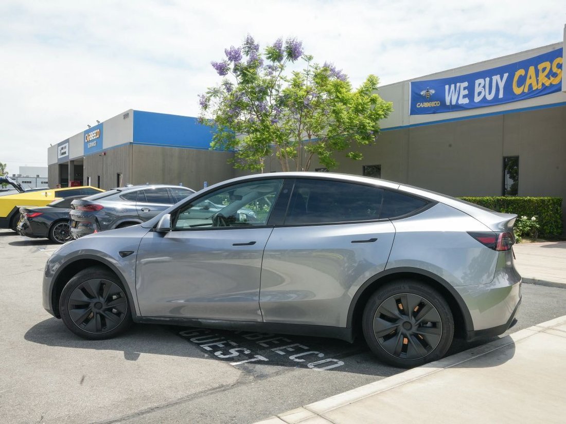 Suv in Costa Mesa, CA, United States 3 - 18579927