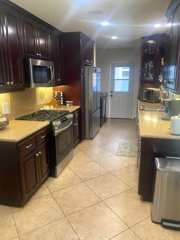 House in Signal Hill, California, United States 2 - 18610146