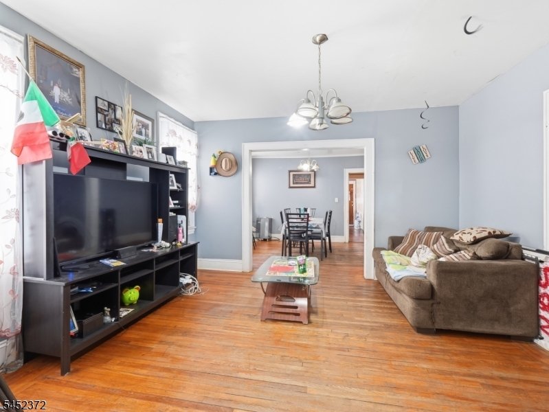 Elizabeth, New Jersey, United States 4 - 18611010